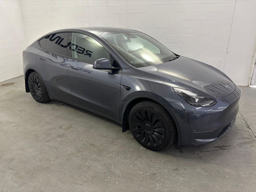 2023 Tesla Model Y Image 3