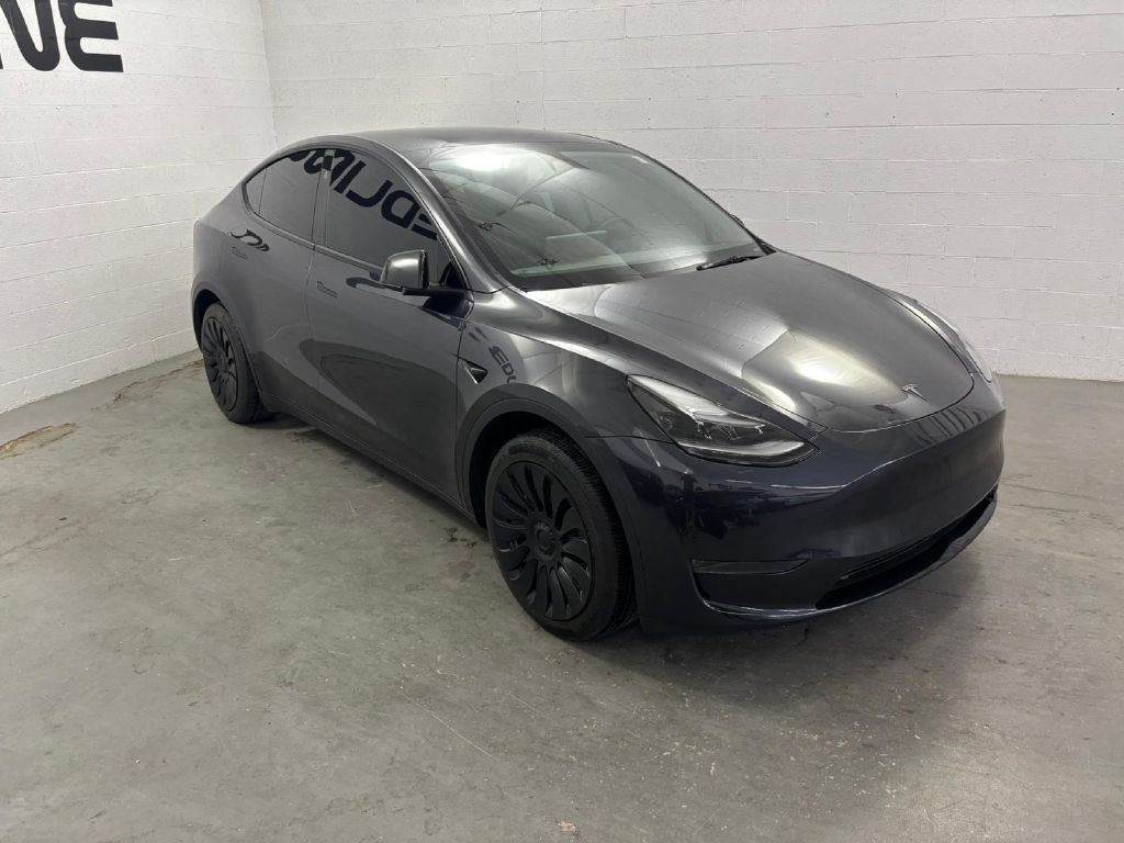 2024 Tesla Model Y Image 3