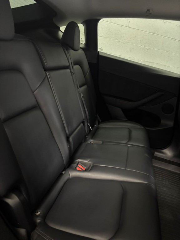 2024 Tesla Model Y Image 6