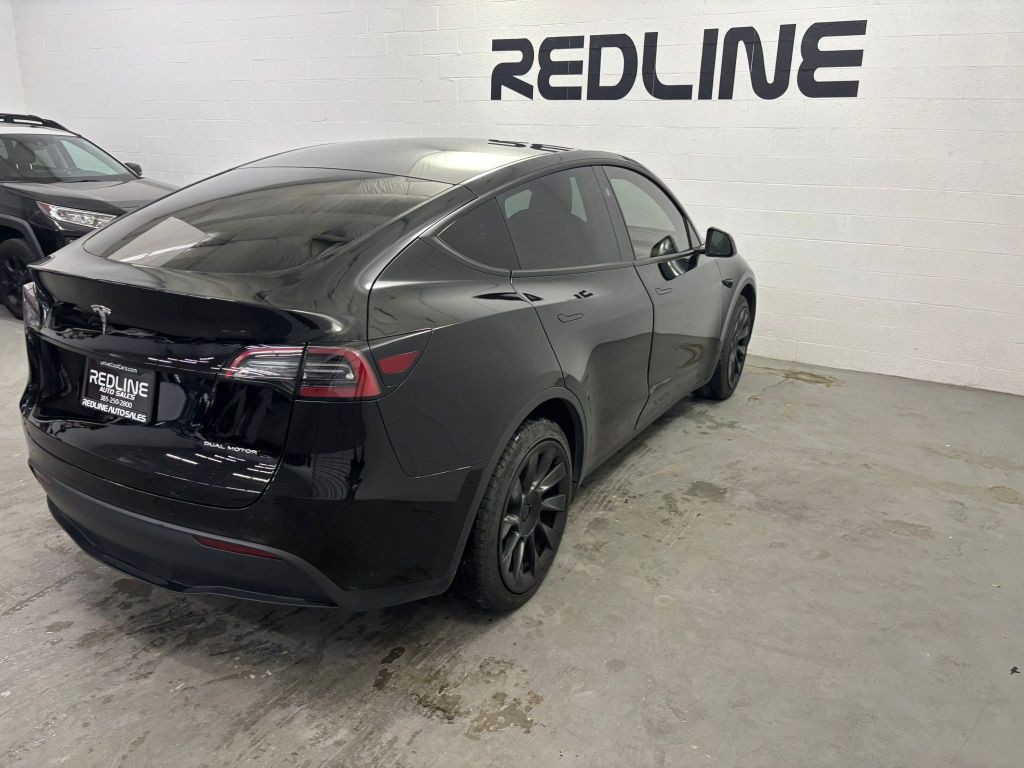 2023 Tesla Model Y Image 10