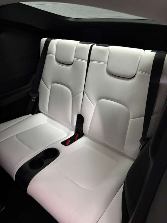 2023 Tesla Model Y Image 8