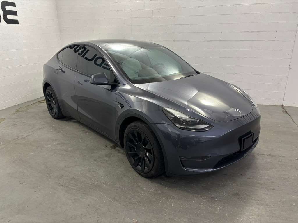 2023 Tesla Model Y Image 3