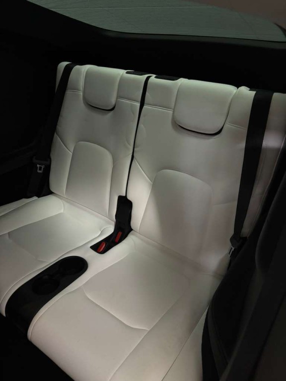 2023 Tesla Model Y Image 8
