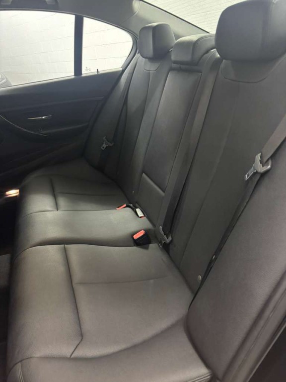 2017 BMW 3 Series Image 6