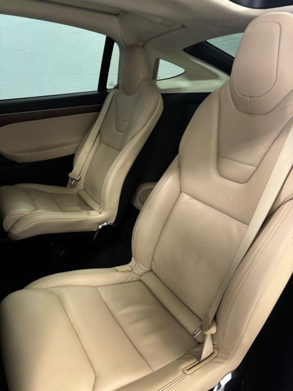 2017 Tesla Model X Image 6