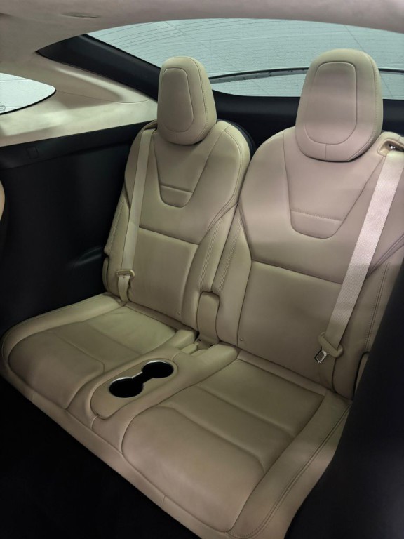 2017 Tesla Model X Image 8