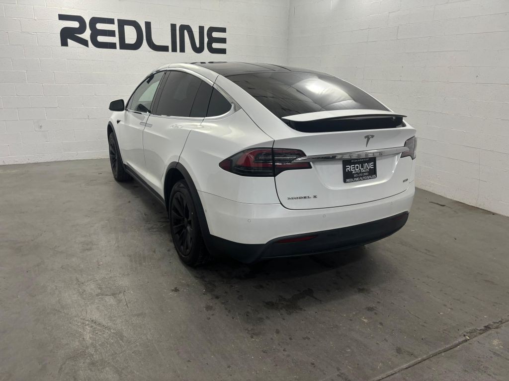 2017 Tesla Model X Image 10