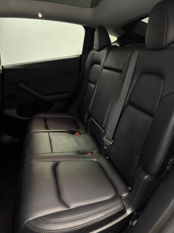 2023 Tesla Model Y Image 10