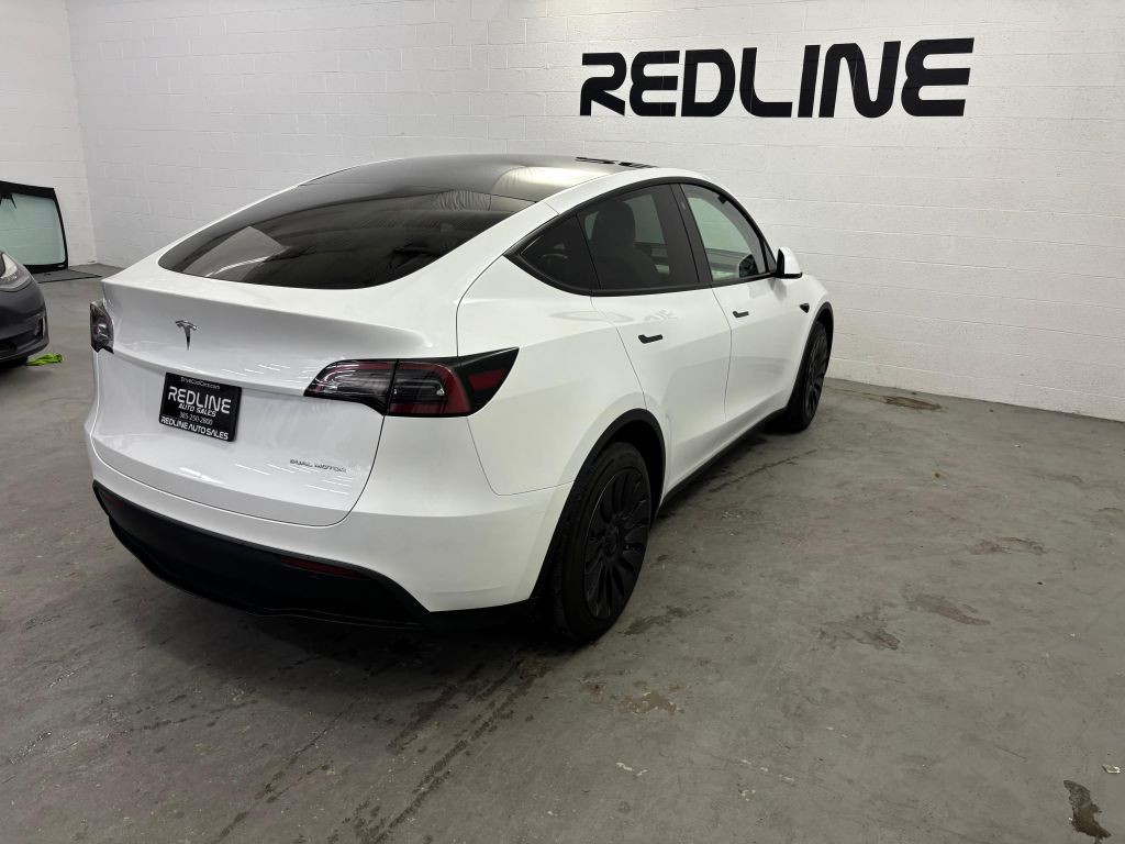 2023 Tesla Model Y Image 10