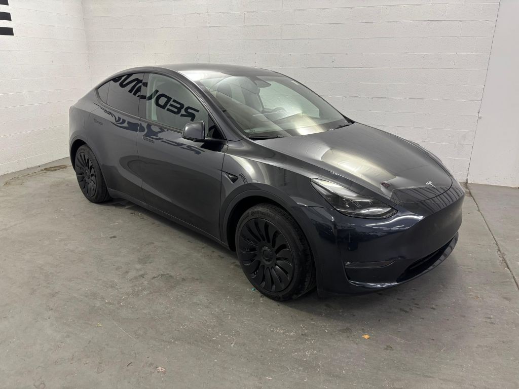 2024 Tesla Model Y Image 3