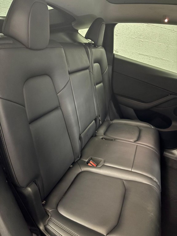 2024 Tesla Model Y Image 7