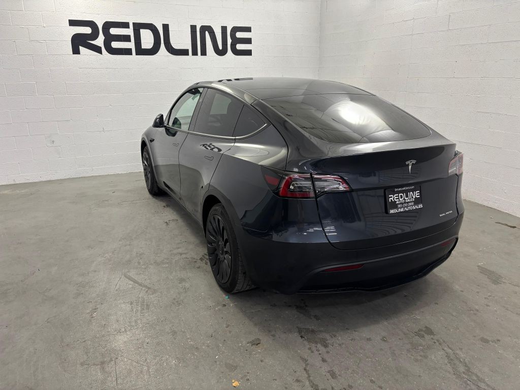 2024 Tesla Model Y Image 10