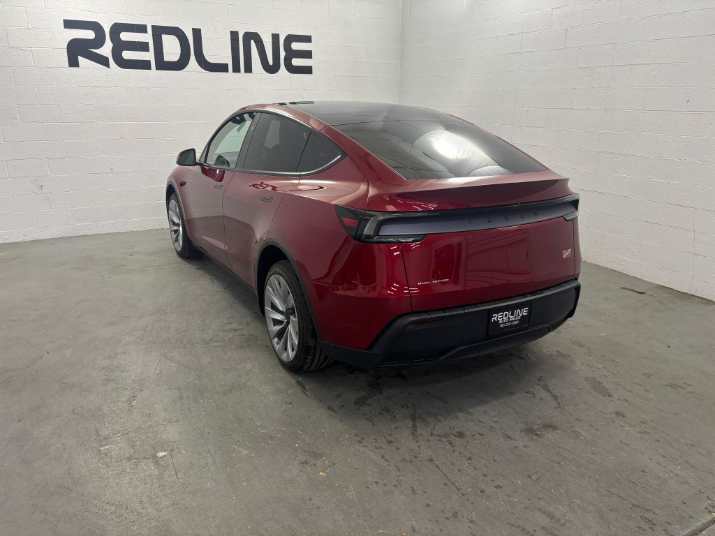2026 Tesla Model Y Image 9