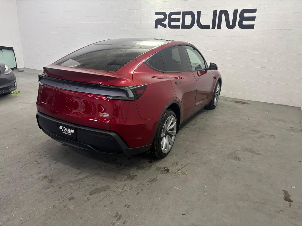 2026 Tesla Model Y Image 10