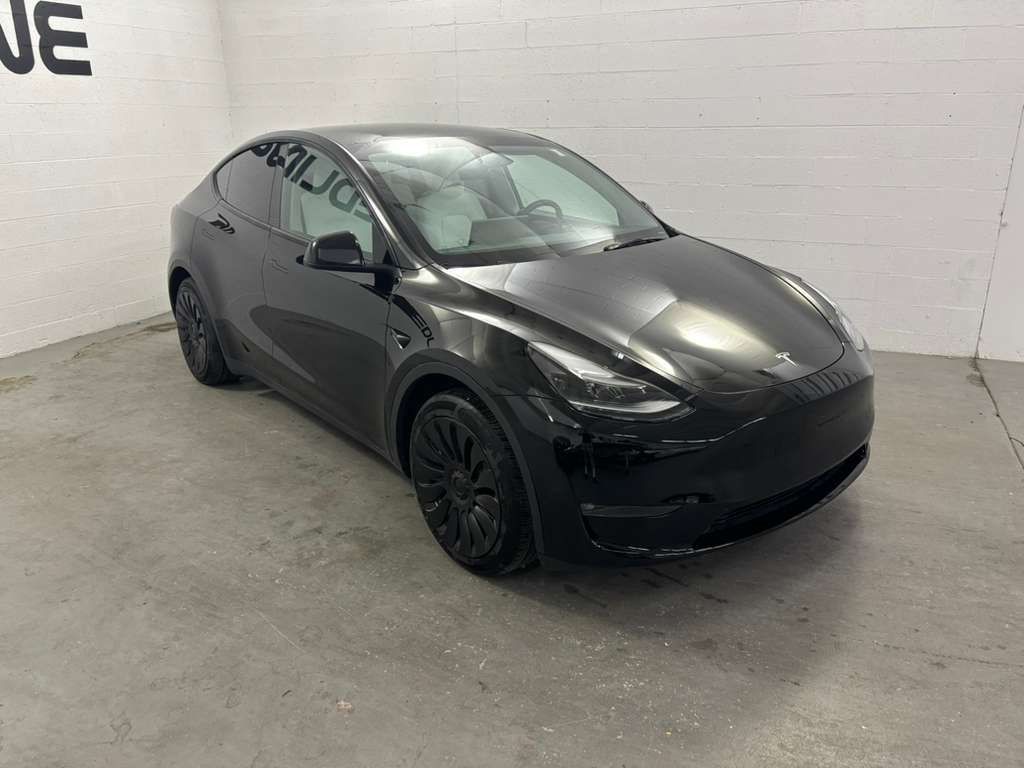 2023 Tesla Model Y Image 3
