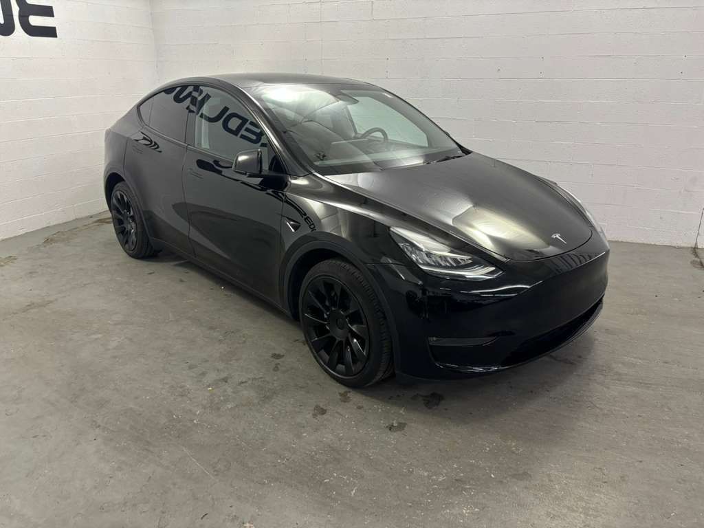 2023 Tesla Model Y Image 3
