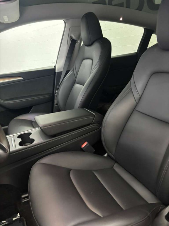2023 Tesla Model Y Image 4