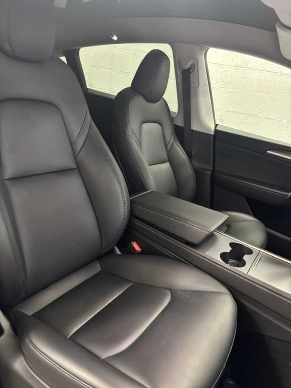 2023 Tesla Model Y Image 6