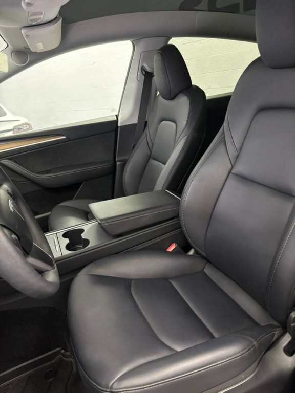 2024 Tesla Model Y Image 4