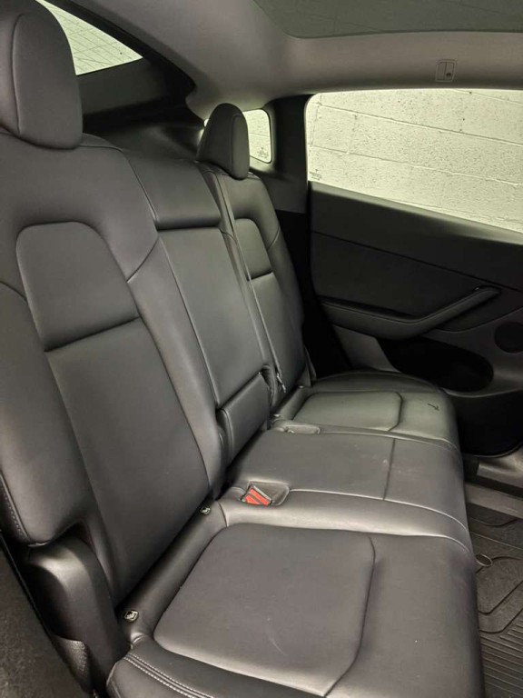 2024 Tesla Model Y Image 7