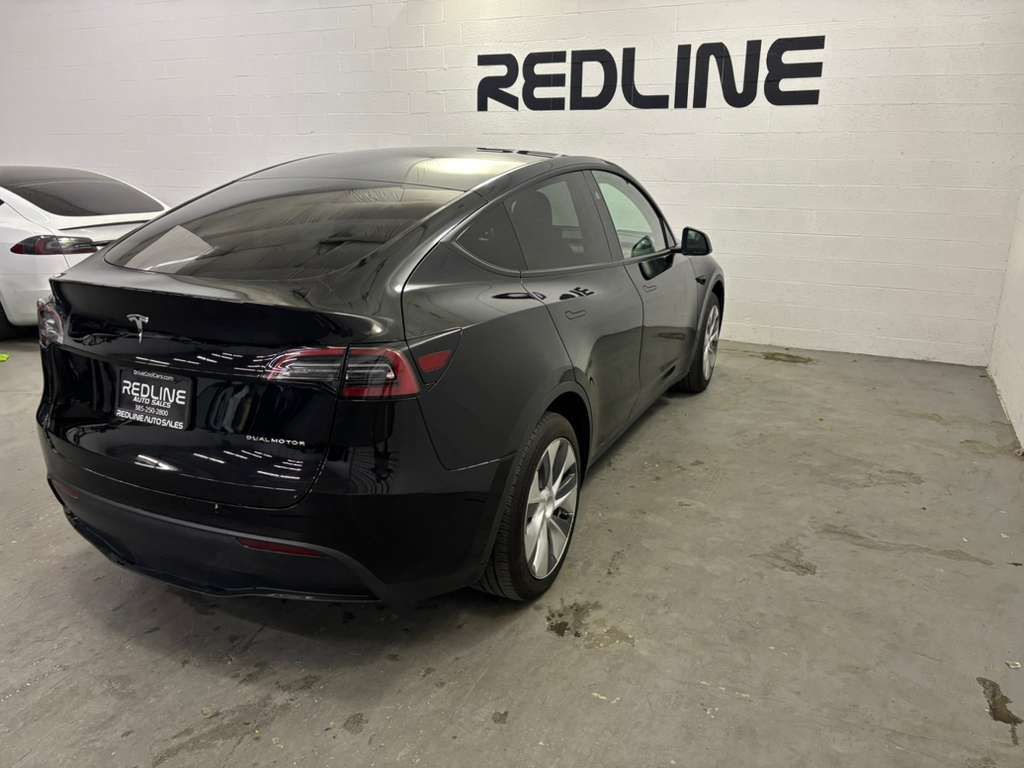 2024 Tesla Model Y Image 10