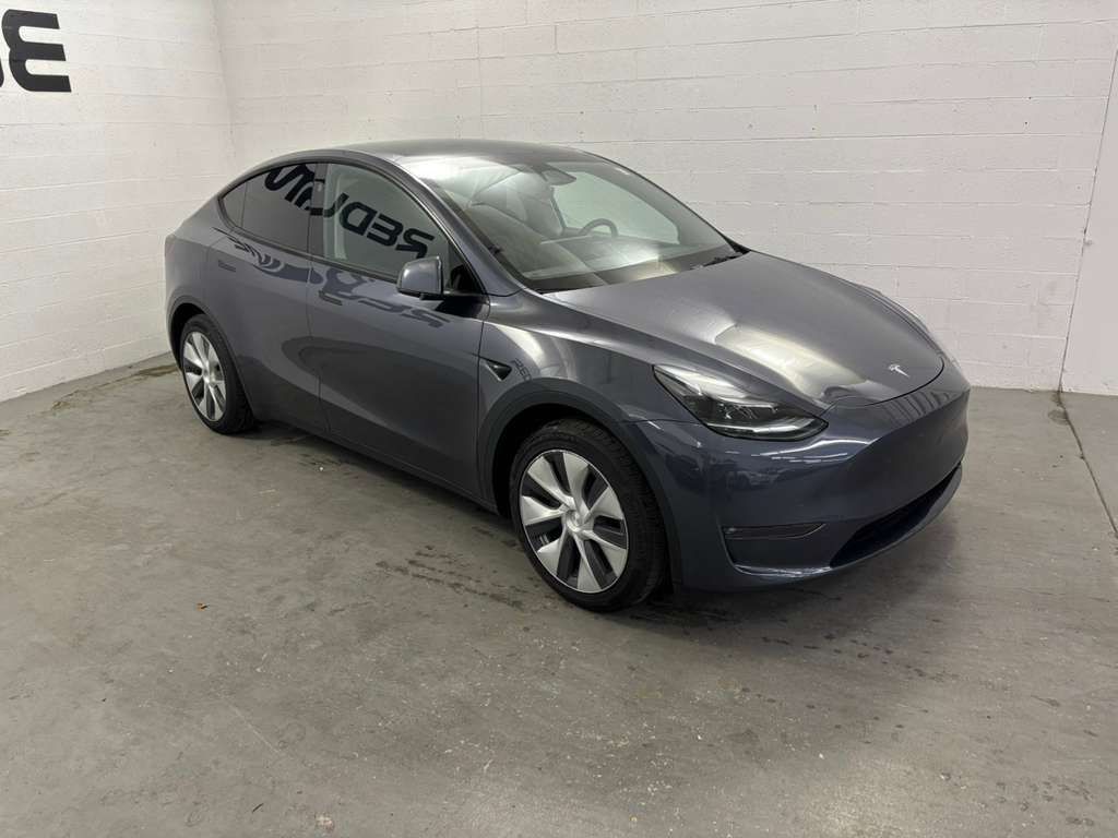 2023 Tesla Model Y Image 2
