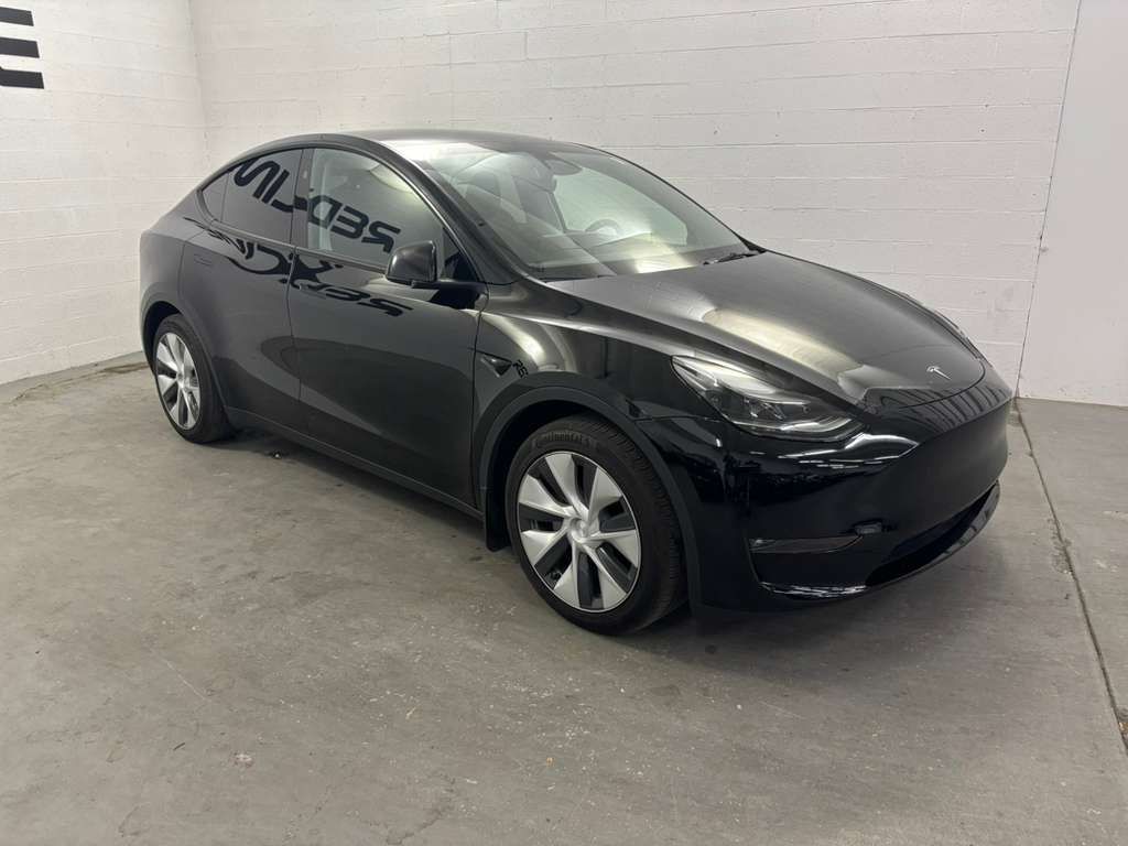 2023 Tesla Model Y Image 3
