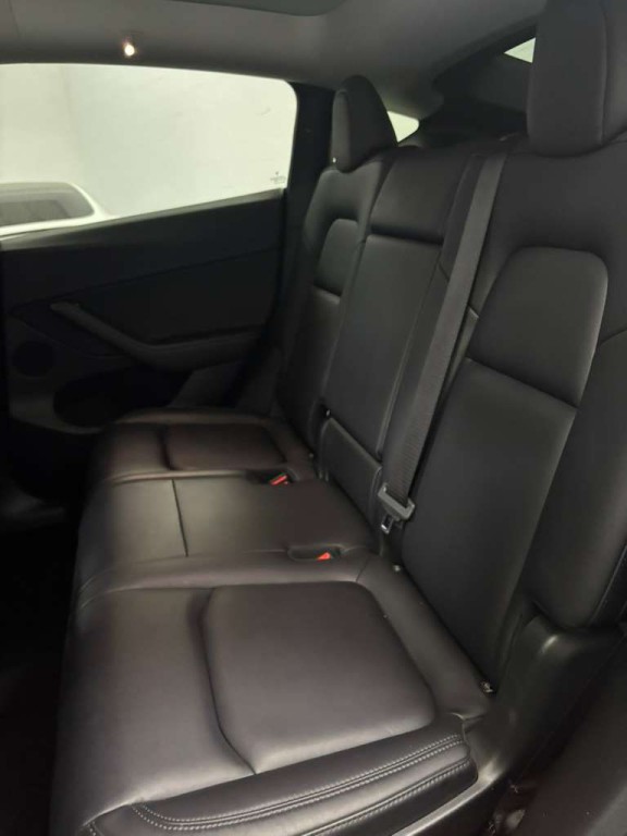 2023 Tesla Model Y Image 6