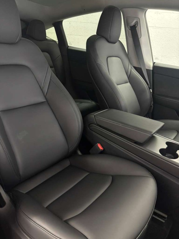 2025 Tesla Model Y Image 5