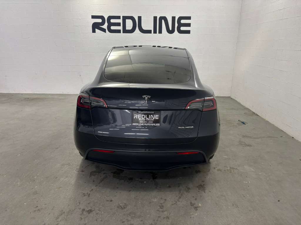 2025 Tesla Model Y Image 9