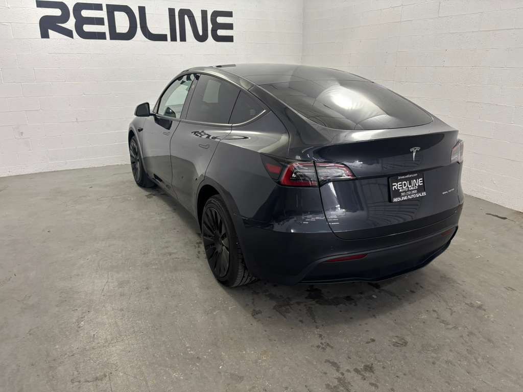 2025 Tesla Model Y Image 10
