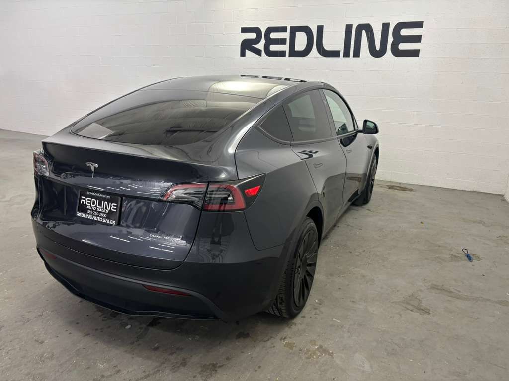 2025 Tesla Model Y Image 11