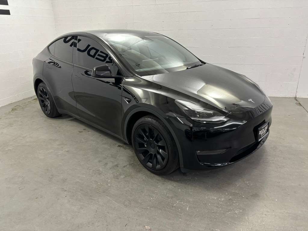 2023 Tesla Model Y Image 3