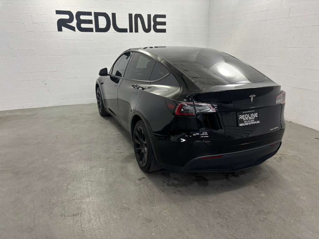 2023 Tesla Model Y Image 10