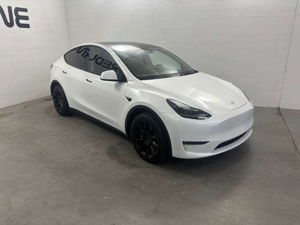 2023 Tesla Model Y Image 3