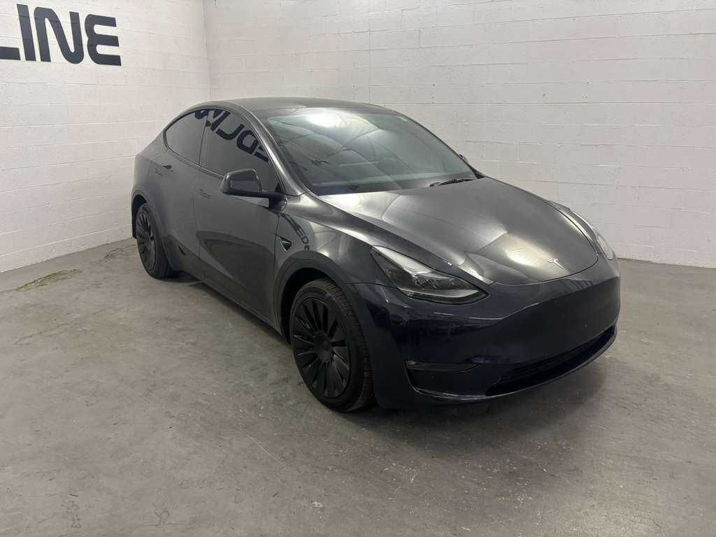 2024 Tesla Model Y Image 3