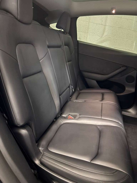 2024 Tesla Model Y Image 7