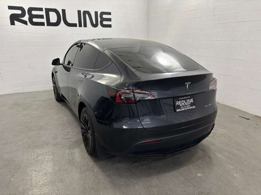 2024 Tesla Model Y Image 10
