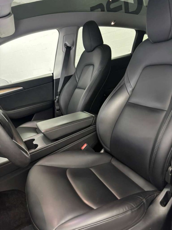 2024 Tesla Model Y Image 4