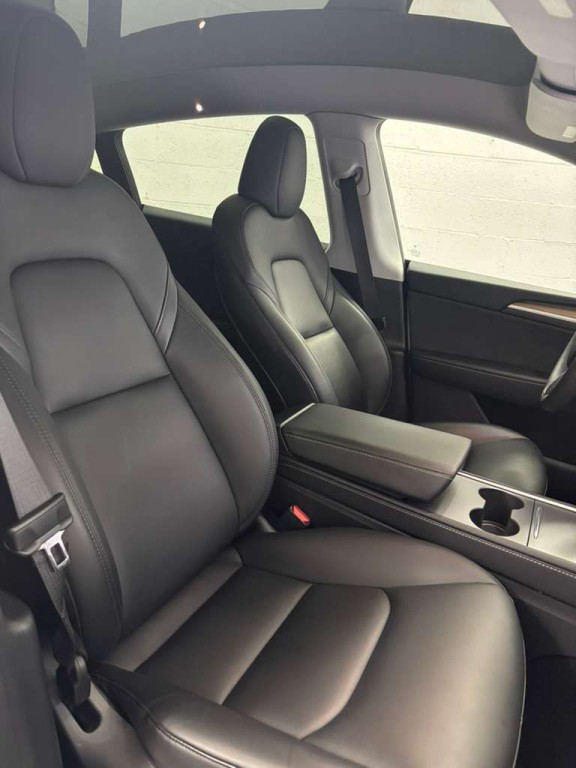 2024 Tesla Model Y Image 5