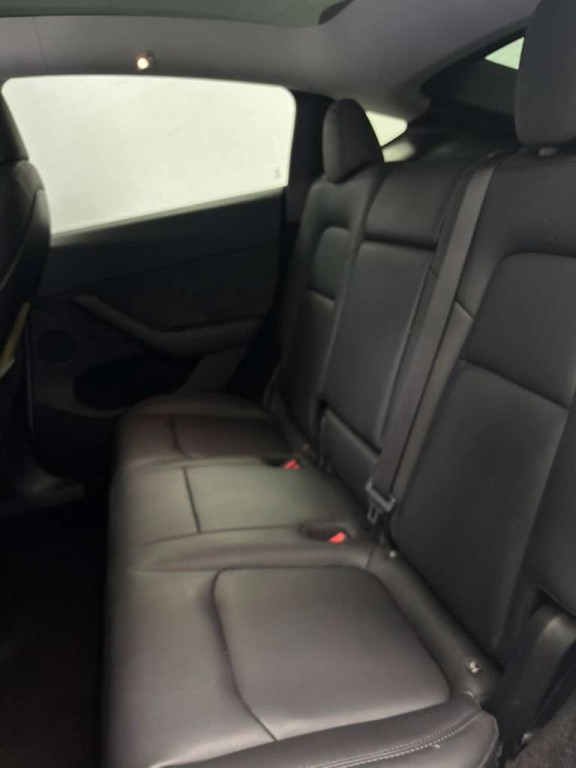 2024 Tesla Model Y Image 7