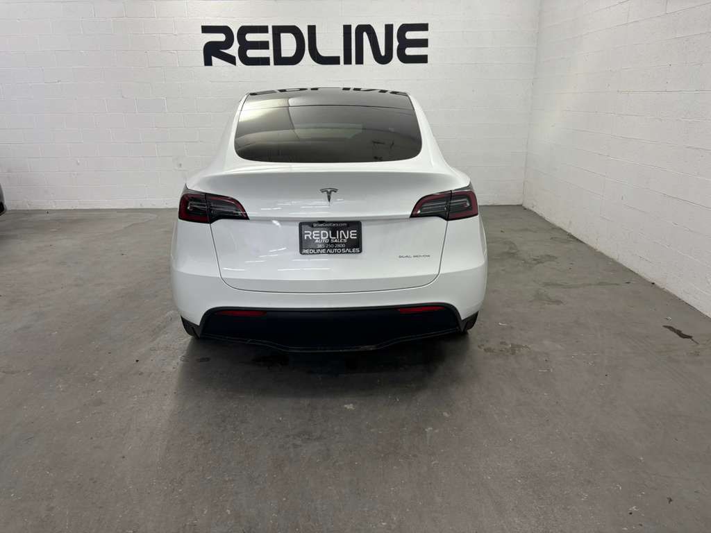 2024 Tesla Model Y Image 8
