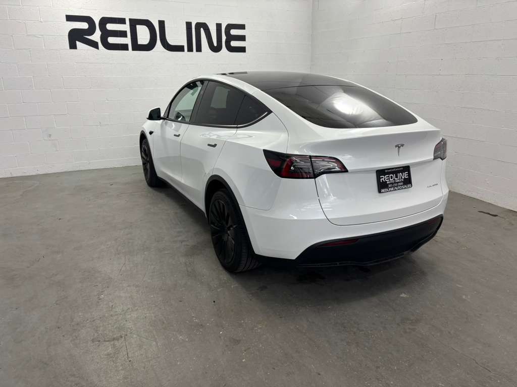 2024 Tesla Model Y Image 9