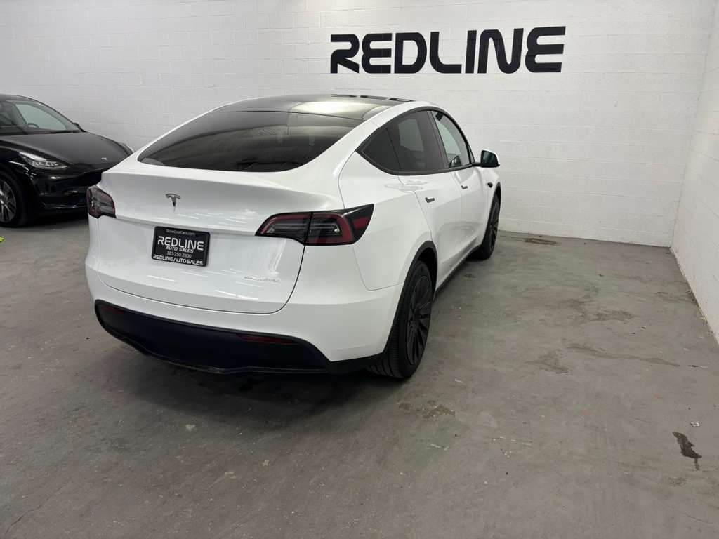 2024 Tesla Model Y Image 10