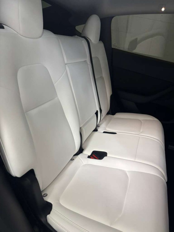 2023 Tesla Model Y Image 7