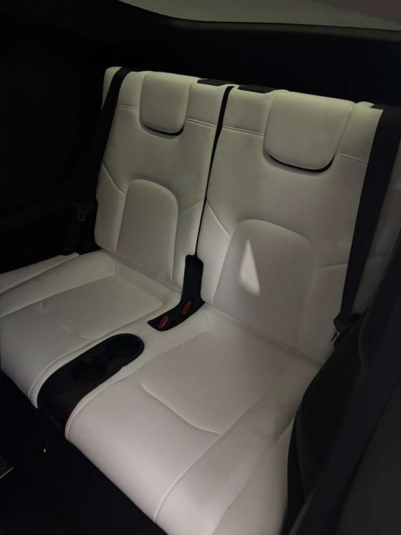 2023 Tesla Model Y Image 8