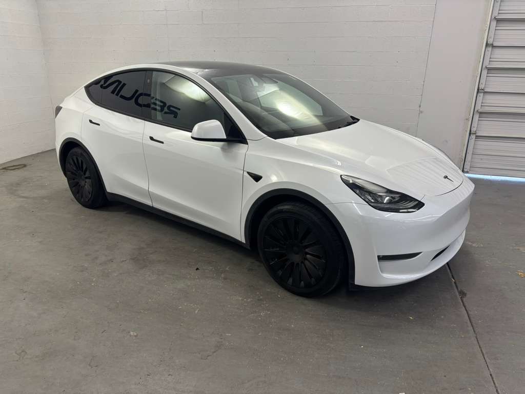 2023 Tesla Model Y Image 3