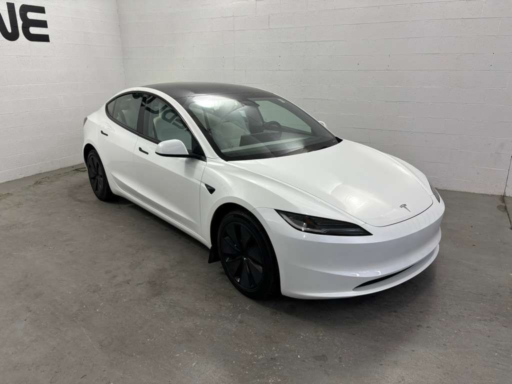 2025 Tesla Model 3 Image 3