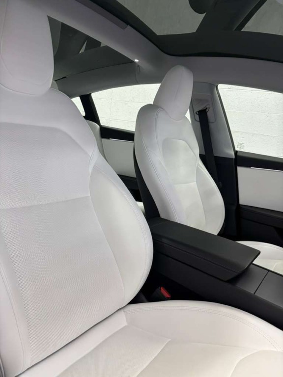 2025 Tesla Model 3 Image 4