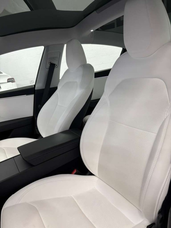 2025 Tesla Model 3 Image 5